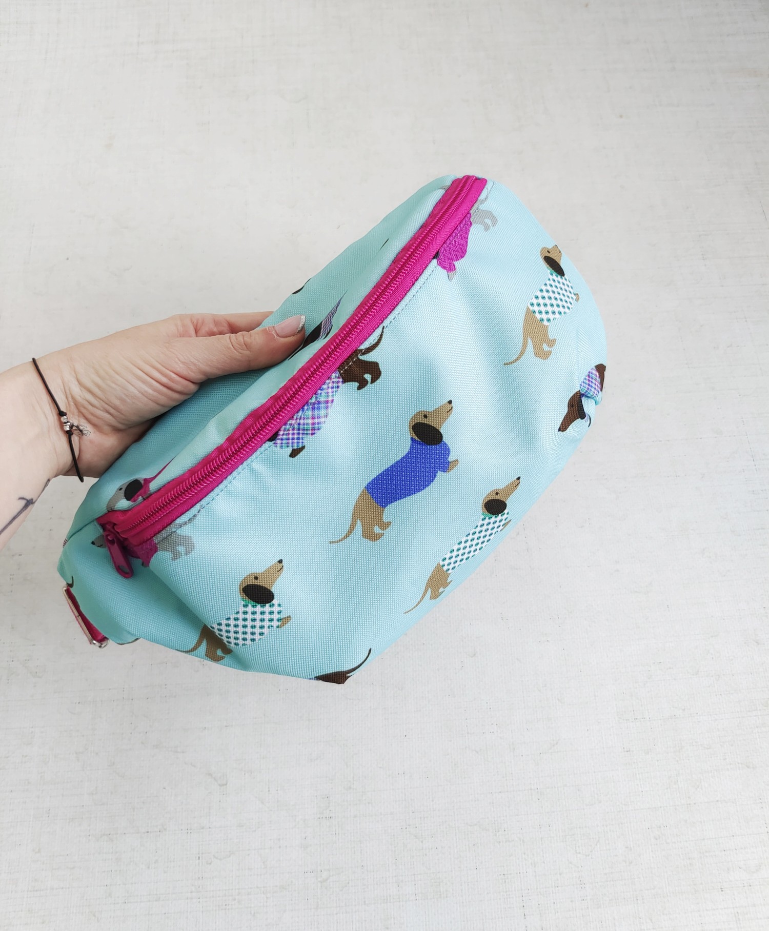 Saszetka biodrowa, nerka Jamniki na różowym wybiegu